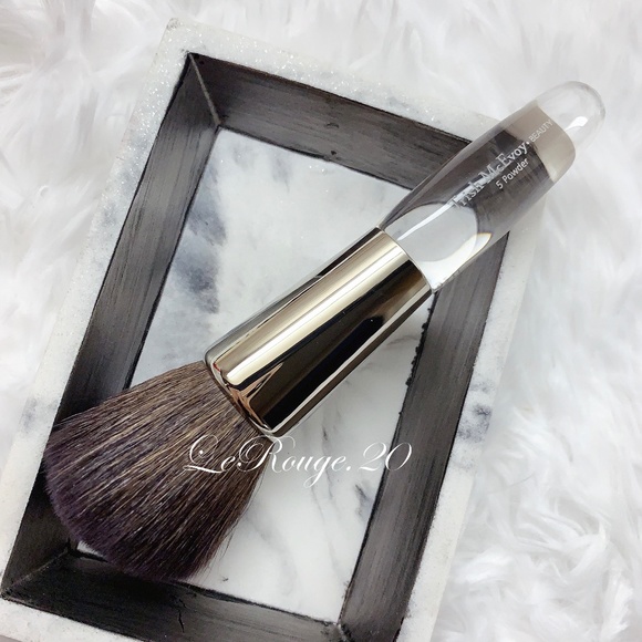 Trish mcevoy #5 powder brush